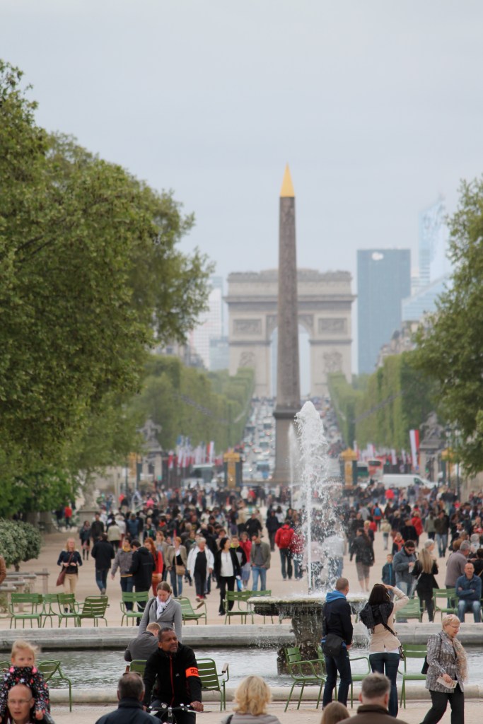Looking down the Tuileries Gardens, through the Place de la Concorde and up the Champs Elysee...to the Arc de Triomphe!  This super zoomed photo comes courtesy of the awesome lens that Dad & Cherie got me for Christmas!