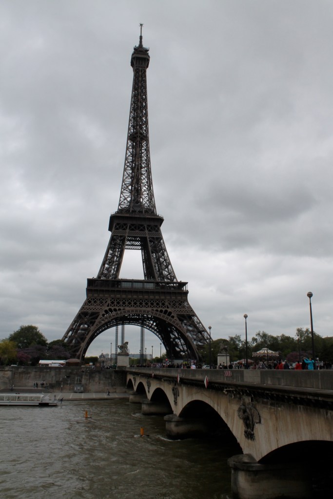 Walking toward the tower, from Place de Trocadero