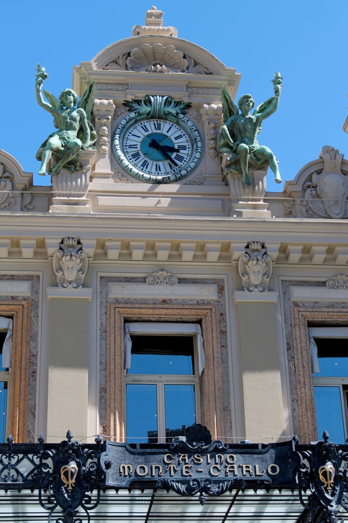 Ah-ha!  Now we found the front :)